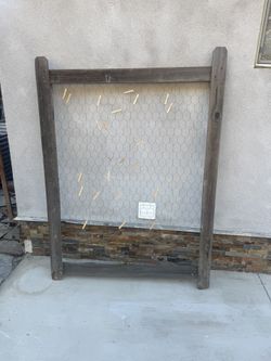 Chicken Wire Rustic Display Hanger