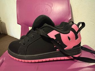 Selling Dc shoes pink and black size 3.5