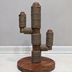 Bougie Natural Wood Cat Scratcher Catcus