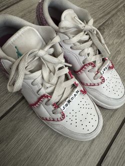 Used Shoes Female , Size 4.5