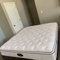 KING BEAUTYREST PILLOW TOP MATTRESS AND FREE BOX SPRINGS 