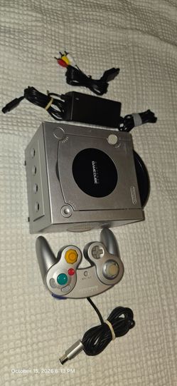 Nintendo GameCube Console Silver with Controller