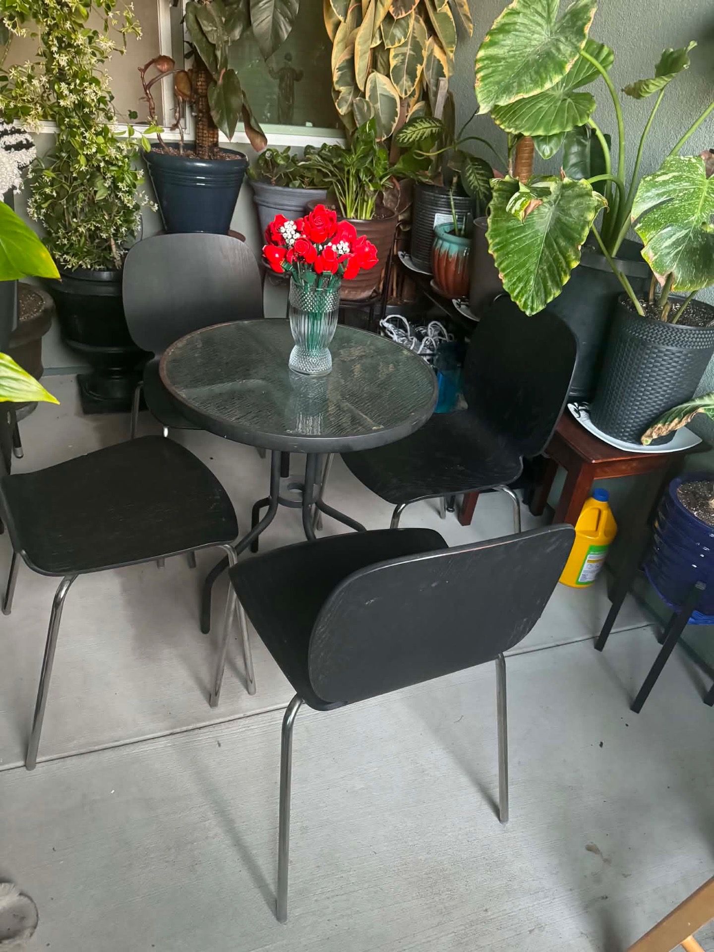 Table with 4 chairs 🪑