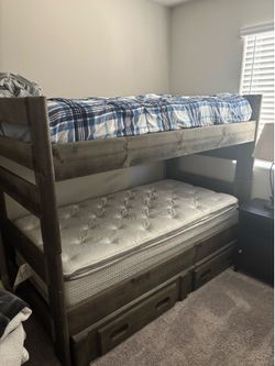 Twin bunk bed