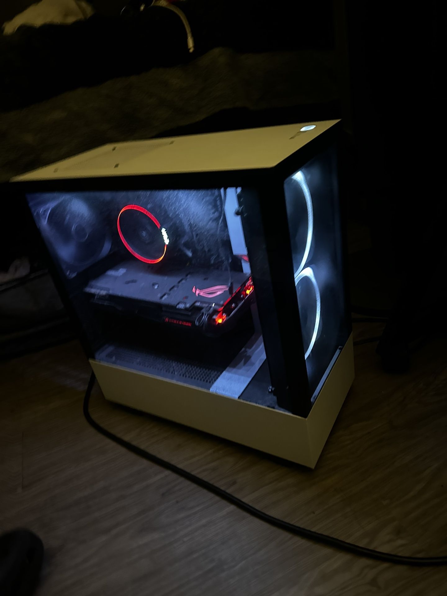 white gaming pc