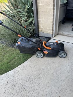 WORX 40V 14" Cordless Lawn Mower WG779 + 2 Batteries & Charger - Runs Great