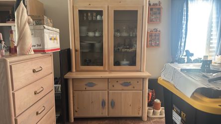 Southwestern Whitewash 2 Piece China Hutch