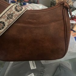 Crossbody “aphison”