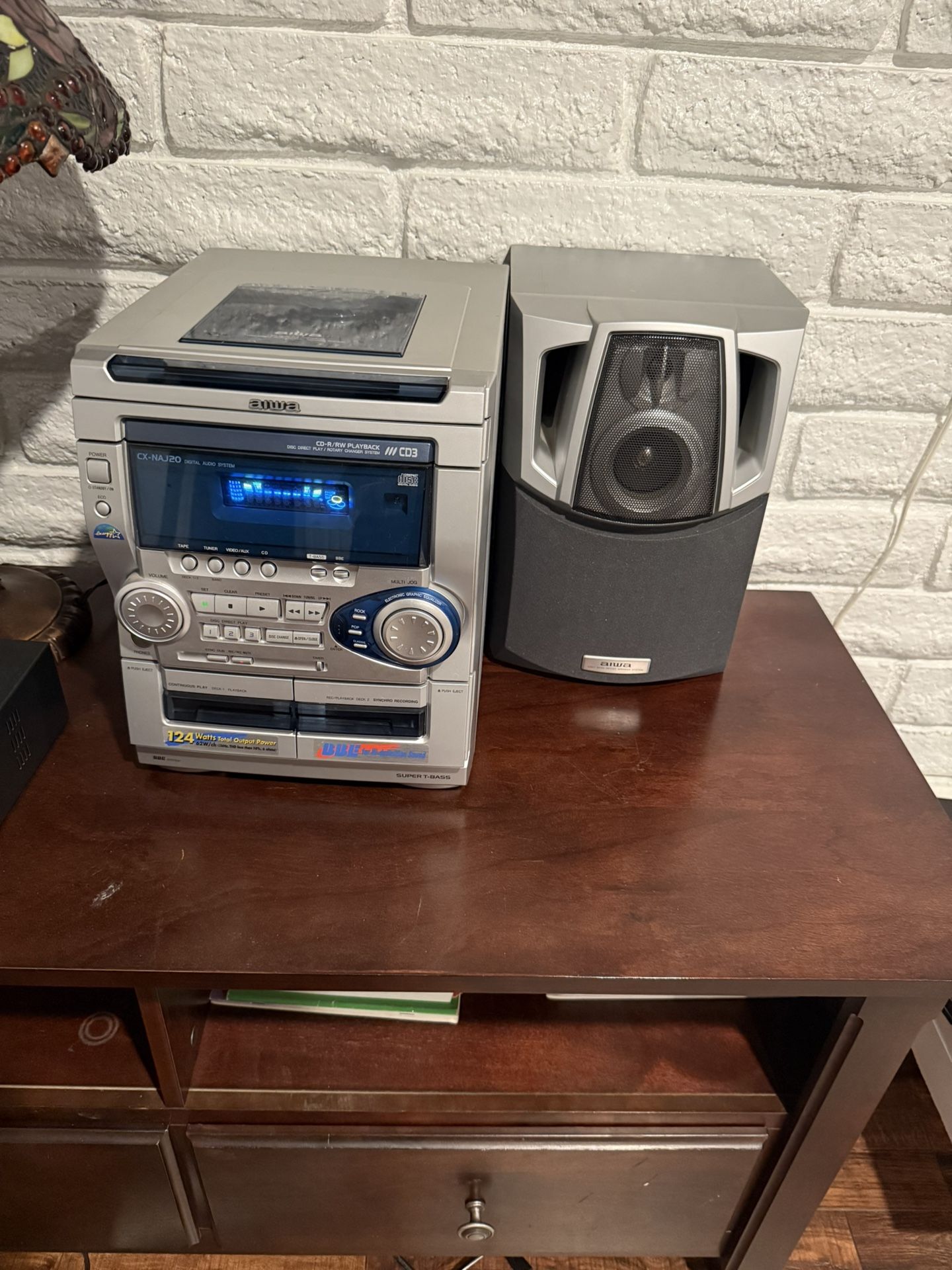 AIWA stereo, 2 cassettes, 5 CD, am / fm stereo with ONE speaker..unsure if cassette and cd work..$5