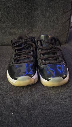 Jordan 11 Low size 8.5 mens