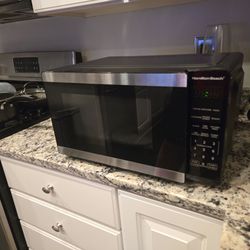 Hamilton Beach 0.9 Cu ft Countertop Microwave Oven, 900 Watts, Black Stainless Steel
