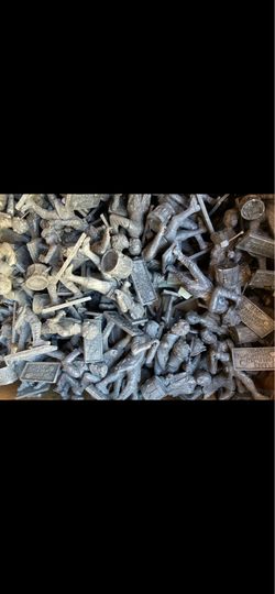 Box of Vintage metal Toy Soldiers Spirit of 76  American Revolutionary War