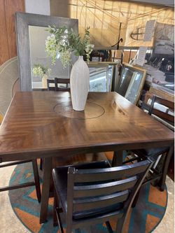 Table with 4 chairs