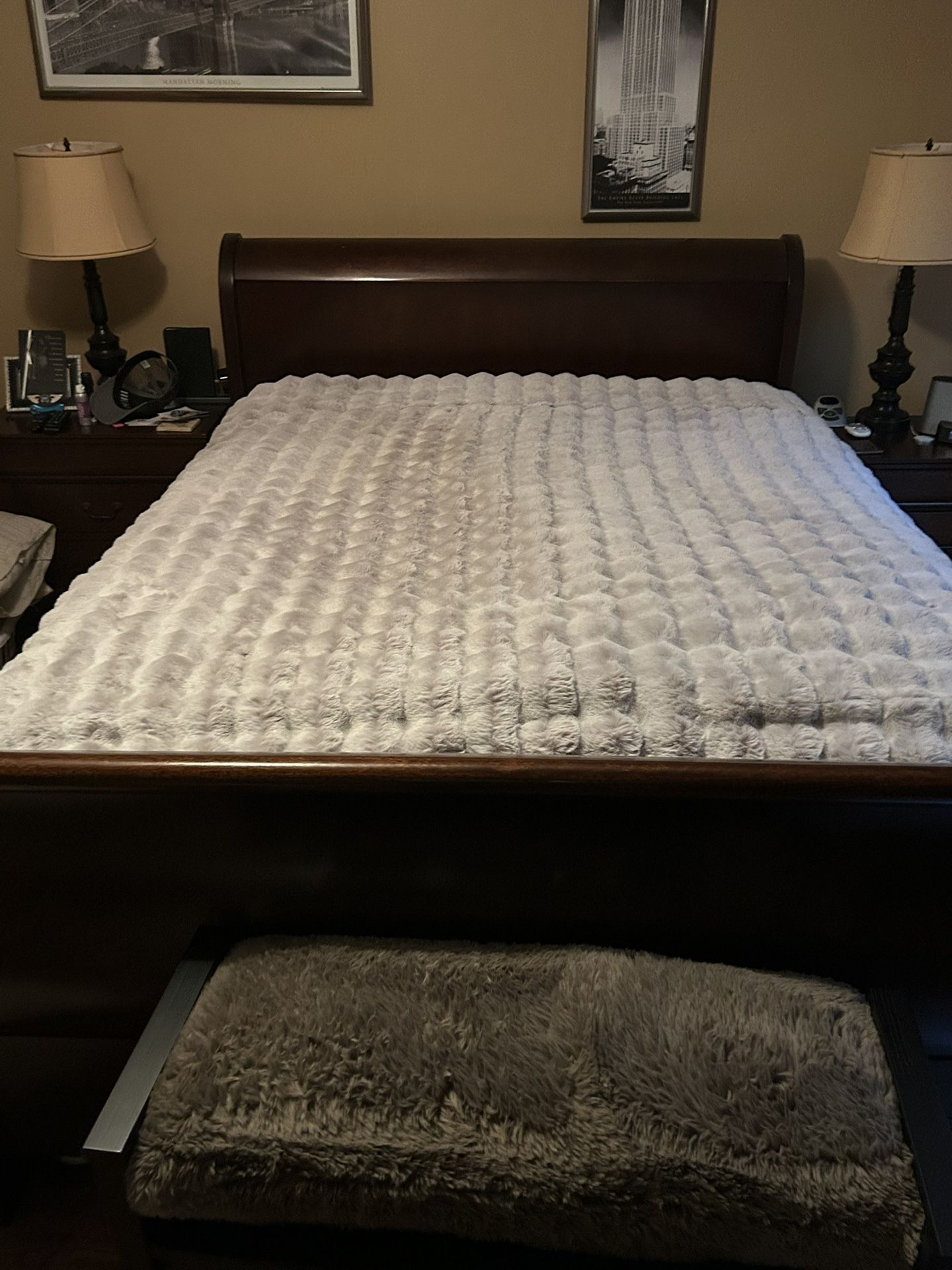 Queen Cherry Wood Sleigh Bedroom Set