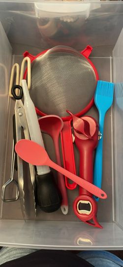 Mixed Kitchen Utensil Set Kitchen Tools VTG Can/Bottle opener Locking Tongs Strainer Baster & Brush Silicone Spoon 8 pieces