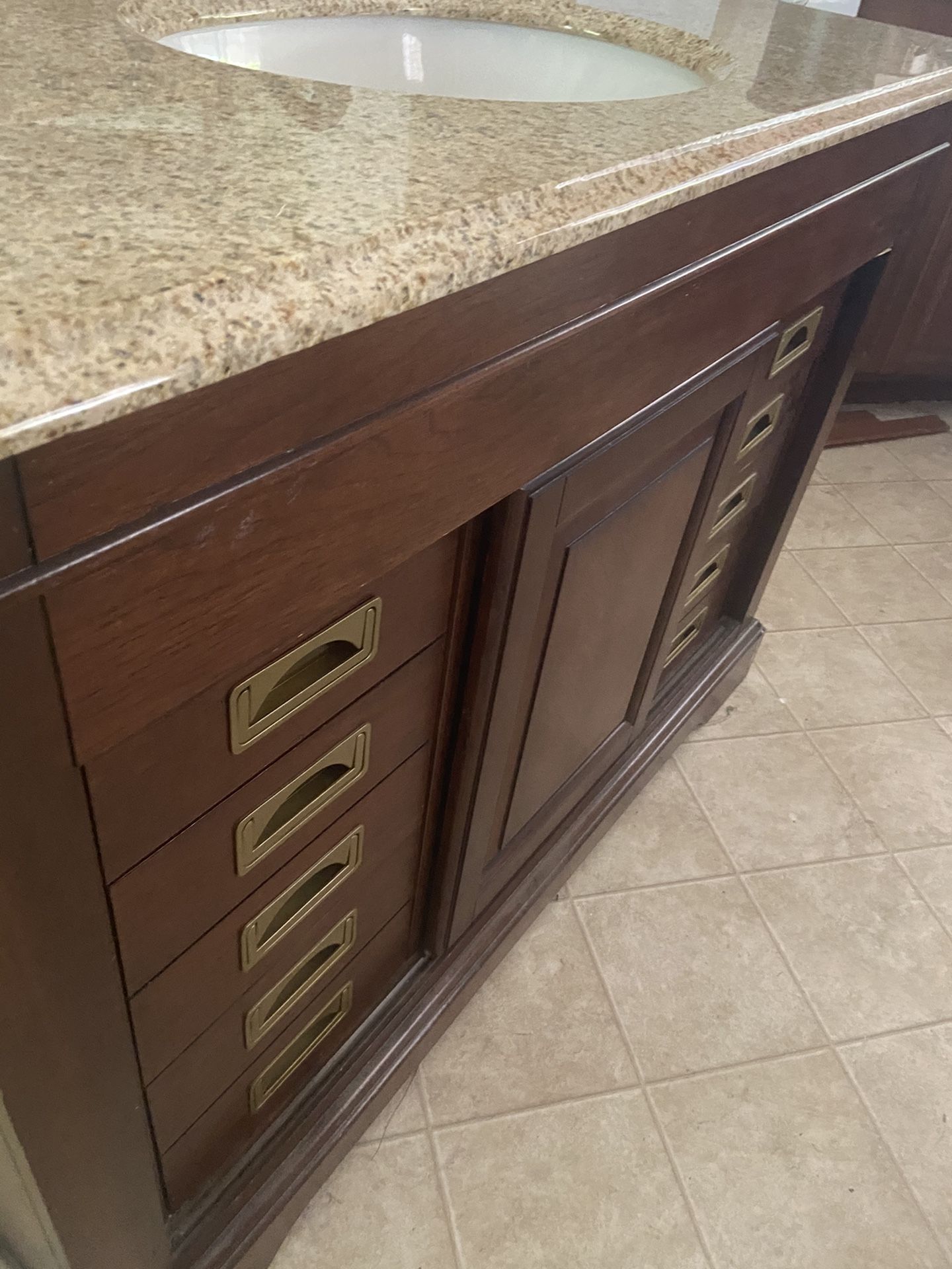Vanity excellent condition Moving out Sale