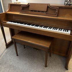 Story And Clark Upright Piano 