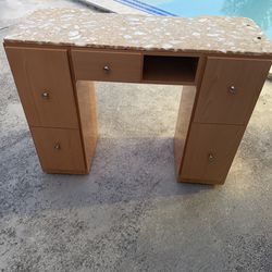 Manicure Table/ Mesa de Manicuris