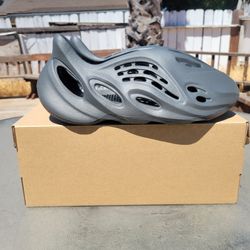 Adidas Yeezy Foam Runner Carbon Size 11