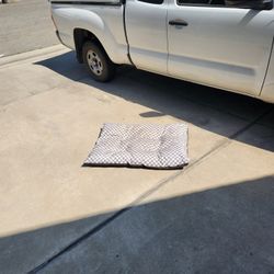 Very decent small to medium size dog bed 