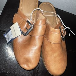 New Universal Thread Clogs Women’s 8.5 Brown Faux Leather Big Buckle Boho Festival