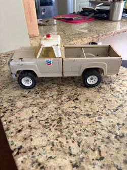 Tonka Metal Chevron Service Truck with Red Light