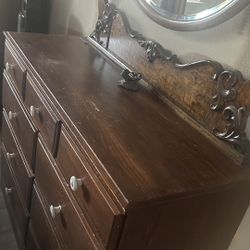  Dresser