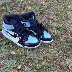 Jordan 1 retro high UNC patent leather blue size 7.5