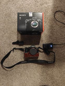 Sony A7II - camera body LIKE NEW in box. Low shutter count.