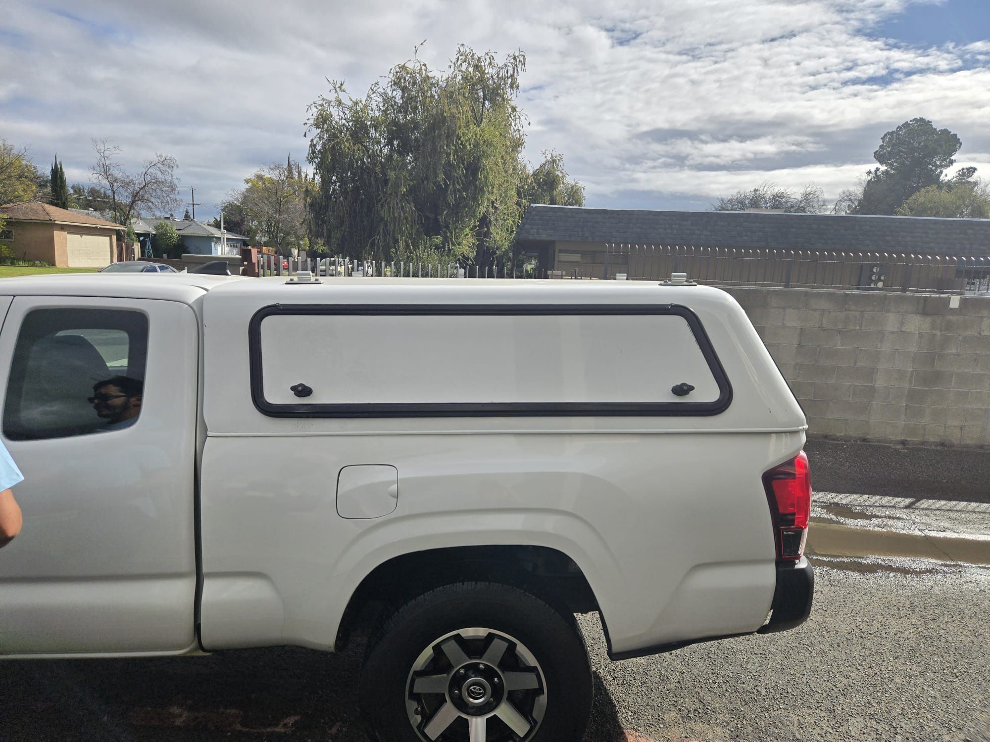Shell Camper Toyota Tacoma 2018 6 Ft