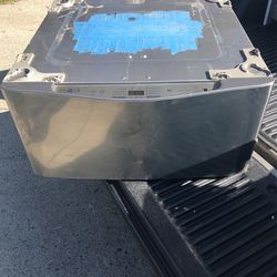 LG Side Kick Pedestal Washer