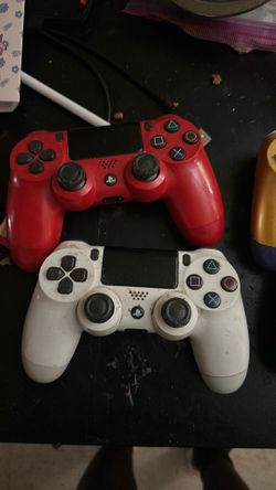 PS4 controllers