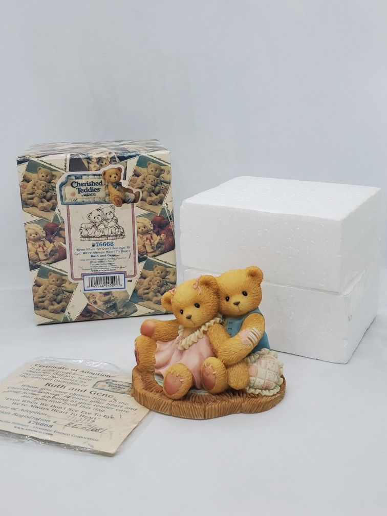 CHERISHED TEDDIES RUTH GENE BEAR FIGURINE hugging heart NIB BOY GIRL
1998 Cherished Teddies " Ruth and Gene" "Heart to Heart" MIB 476668