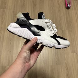 Nike White And Black Huarache