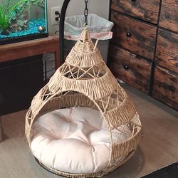 Swinging pet bed