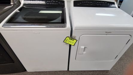 Set whirlpool washer and dryer electric work great conditions delivery available