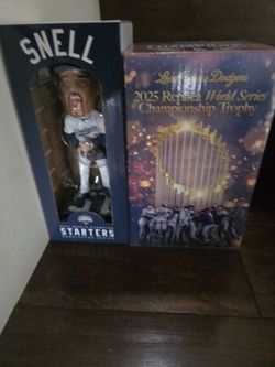 Dodgers Snell Bobble Head and Championship Trophy 🏆