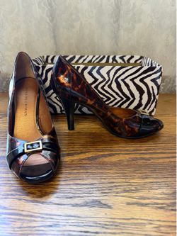Dana Buchman 6.5 Women’s Brown Cheetah Patent Leather Peep Toe Pumps Heels Shoes