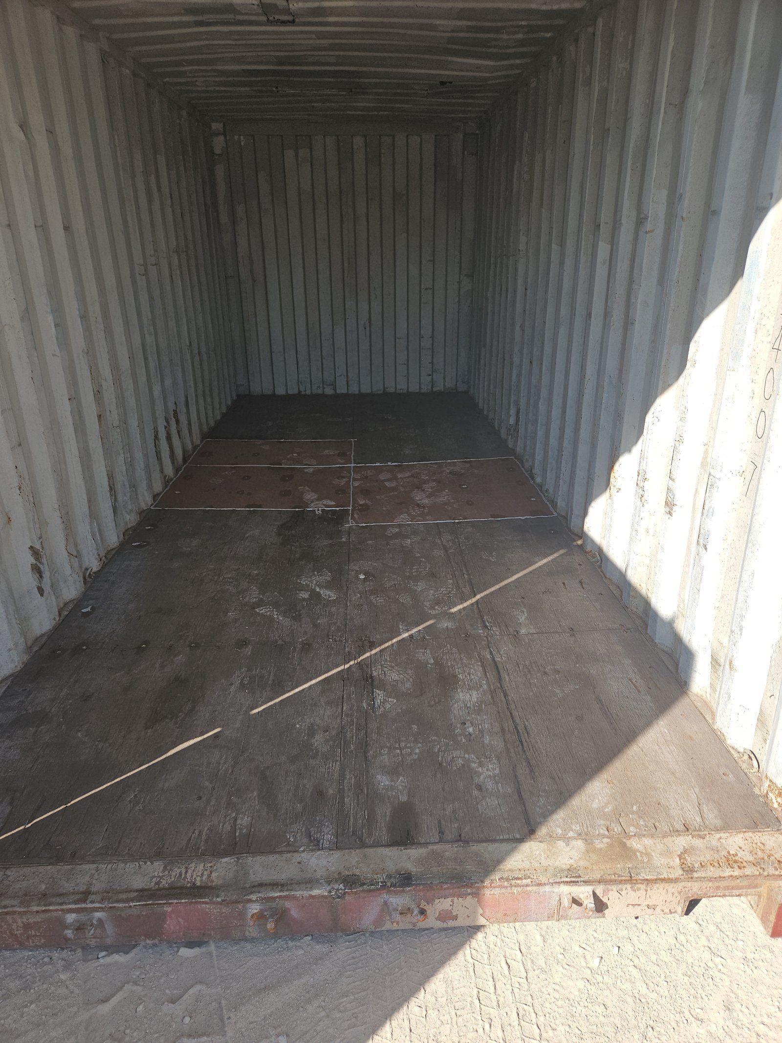 WIND & WATERTIGHT 20β & 40β SHIPPING CONTAINERS!