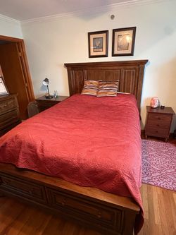 Queen bedroom set