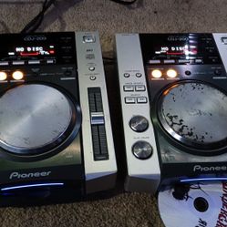 Pioneer CDJ-200 Professional Turntables (L + R)