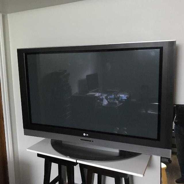 LG 50-inch flat screen plasma TV with remote control Replaced by a larger TV. In excellent work
