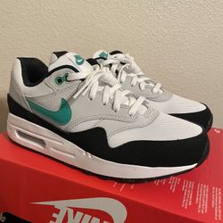 Size 6.5Y - Nike Air Max 1 GS “Black Stadium Green”