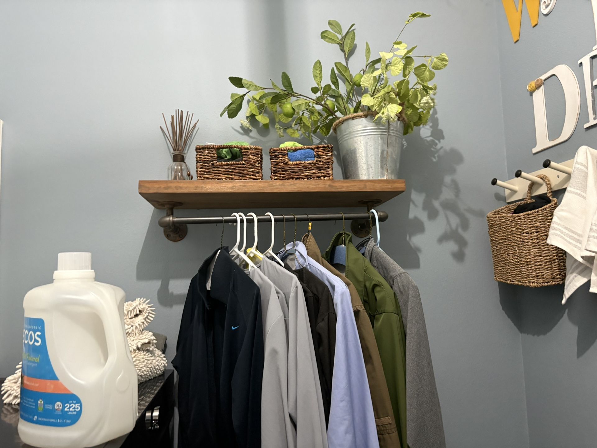 Floating Wall Shelve And Hanger