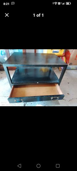 This black end table resembles the Casual Home Horizon model
