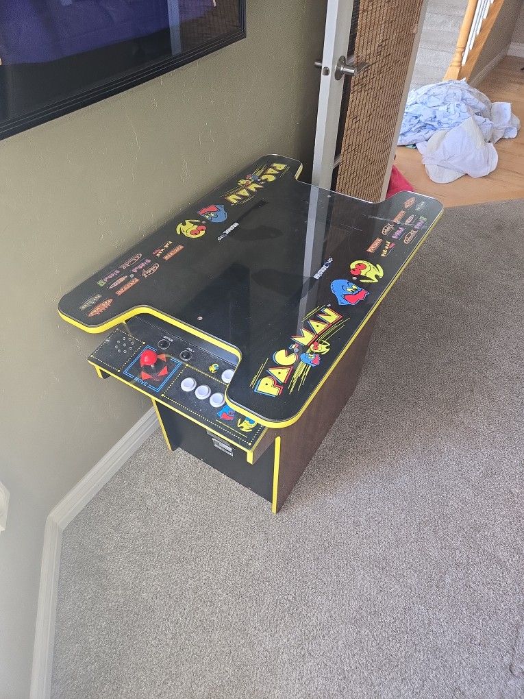 Classic PAC MAN Arcade Game