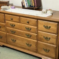 Queen 4 Pcs Bedroom Set