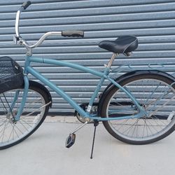Like New, $250 Men's 26" Huffy  Cruiser Bike
