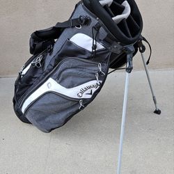 Callaway Premium Golf Club Bag with Retrackable Legs - Very Nice Condition