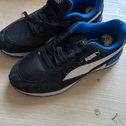 Boys Size 5 Puma Shoe